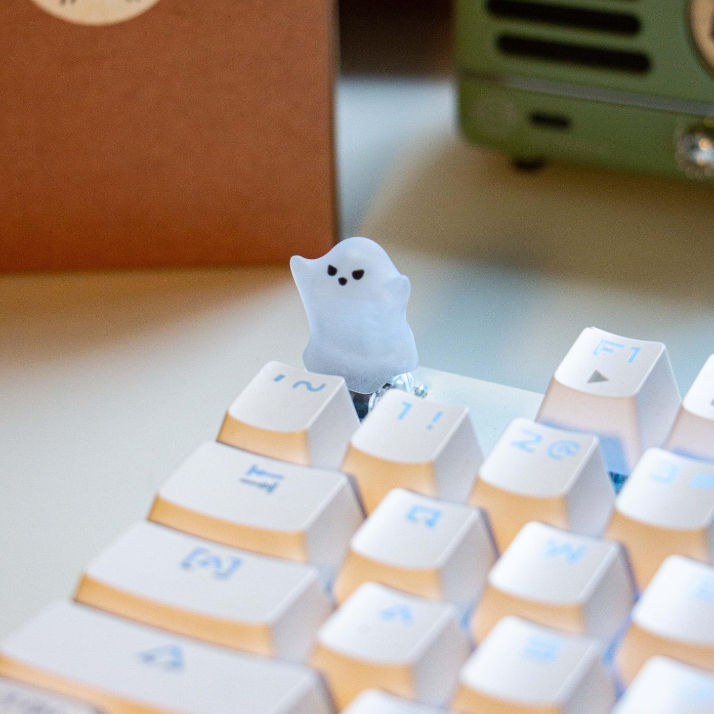 ULTRAEQUIP Artisan Keycaps - Cute Ghost Resin Keycaps 1U ESC Custom Handmade Keycap Replacement for Mechanical Keyboard (Hey-You Ghost, Opaque)