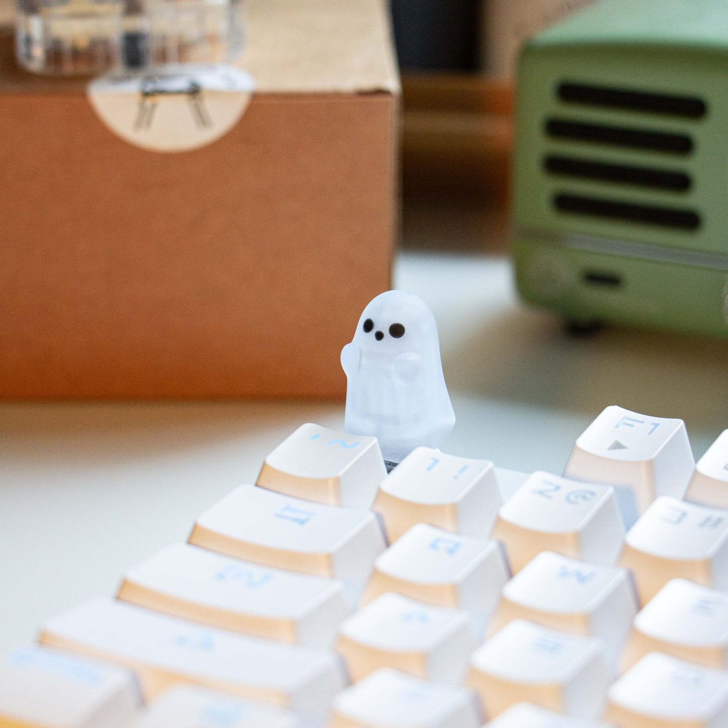 ULTRAEQUIP Artisan Keycaps - Cute Ghost Resin Keycaps 1U ESC Custom Handmade Keycap Replacement for Mechanical Keyboard (Hey-You Ghost, Opaque)